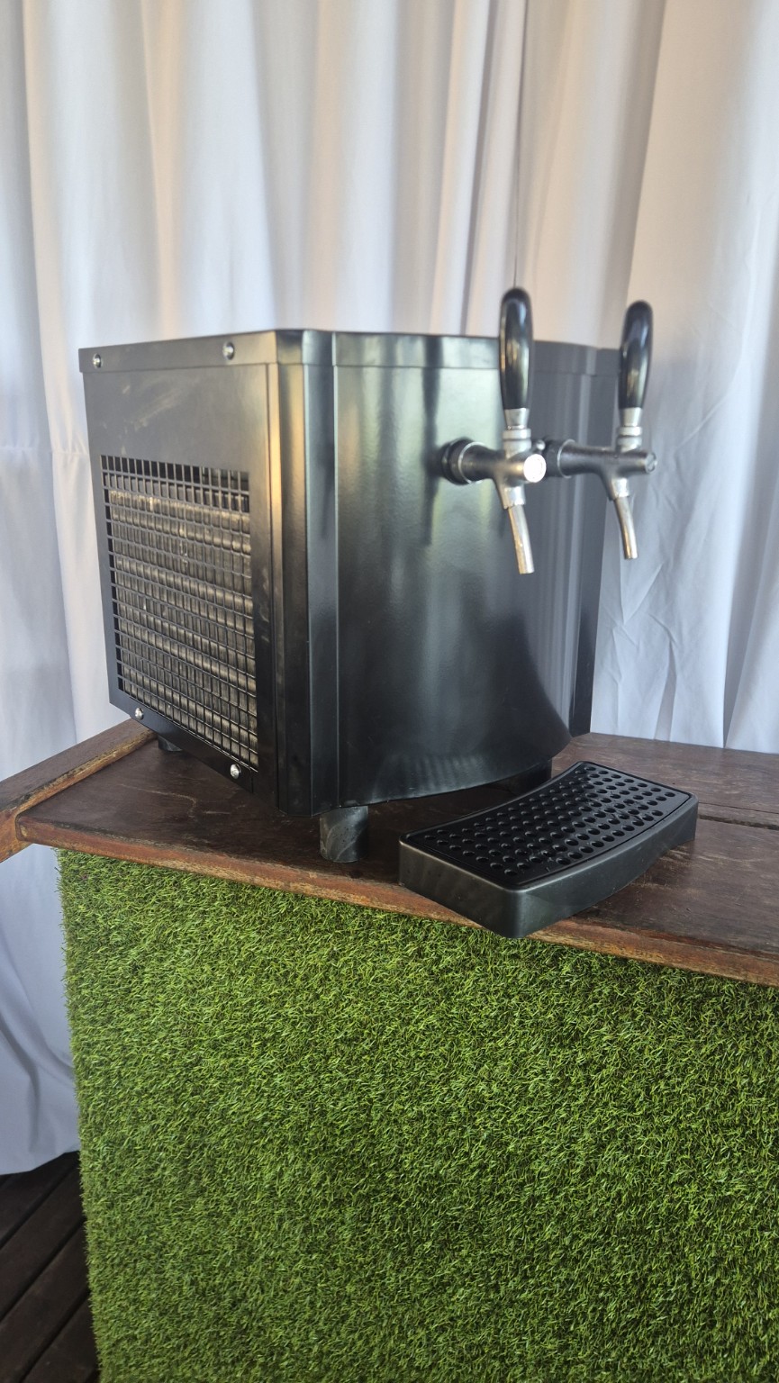 Chopeira de duas torneiras instalada pela ADM CHOPP EXPRESS na Praia do Rosa
